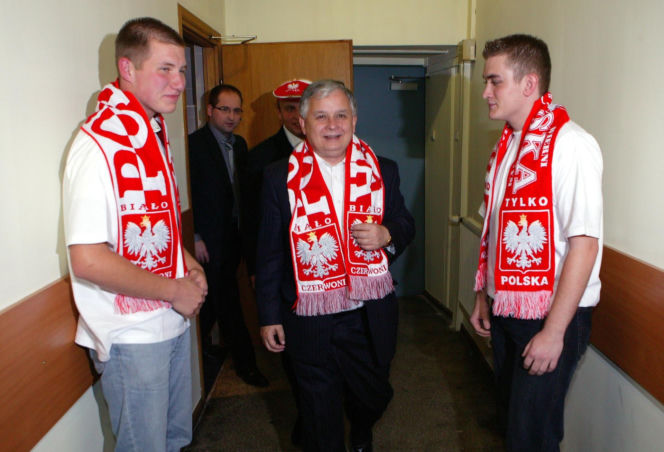Lech Kaczyński i Jarosław Kaczyński na sportowych zdjęciach