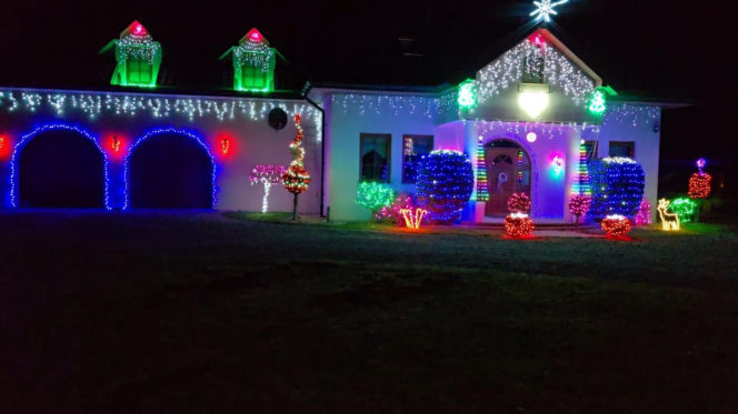 Magia Świąt w Świętokrzyskiem. Gdzie szukać najpiękniej oświetlonych domów? Rzepin i gmina Pawłów skradły show!