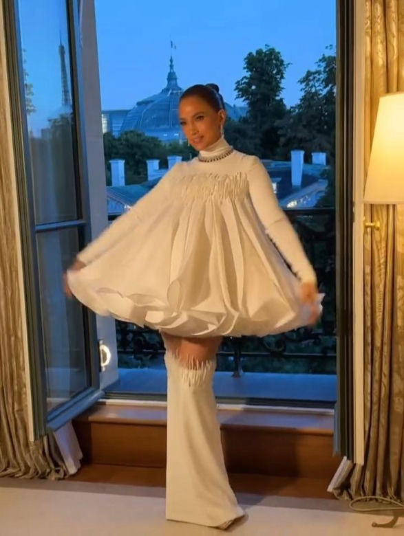 Jennifer Lopez w sukni Stephane'a Rollanda
