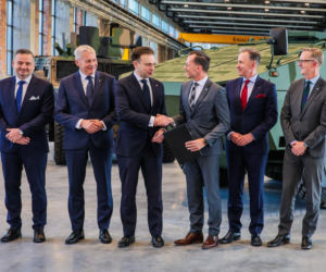 Rosomak z gigantycznym wsparciem 57 mln zł. Zwiększenie produkcji i linia dla Legwanów