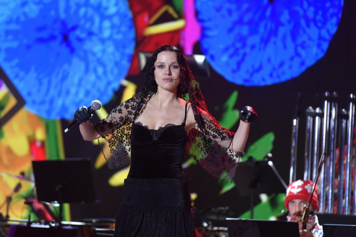 Steczkowska w czerwieni i Margaret w futrze. Tak gwiazdy wystroiły się na koncert 11 listopada [GALERIA]