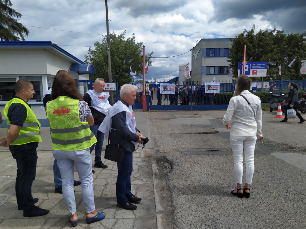 Trwa strajk generalny w Altrad Mostostal. Protestujących poparli związkowcy z Mostostalu Siedlce - zobacz zdjęcia!