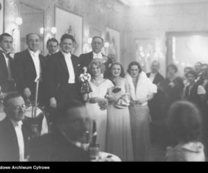 Sylwestrowe bale w II RP. Elegancja, szampan i mazur o północy