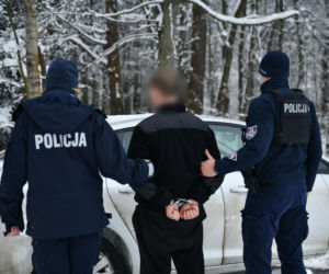 Policjanci zlikwidowali laboratorium narkotykowe. Zatrzymano trzy osoby, zabezpieczono 720 kg „kryształu”