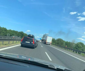Dramatyczny wypadek pod Szczecinem, kilka osób nie żyje, płoną samochody