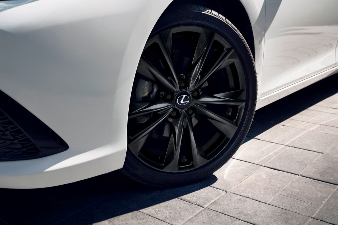 Lexus ES z napędem AWD