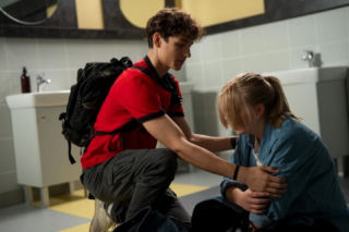 M jak miłość, odcinek 1898: Grzesiek stanie w obronie pobitej Lenki. To przez jego głupotę Julita się na nią rzuci - WIDEO