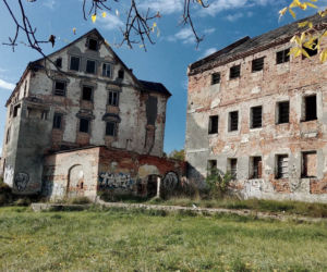 Ruiny zamku w Ełku. Tajemnicze miejsce na półwyspie robi wrażenie [ZDJĘCIA]