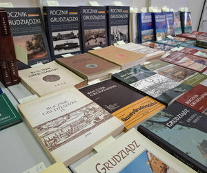 W Grudziądzu ruszył Jesienny Kiermasz Wydawnictw. To prawdziwa gratka dla kolekcjonerów 