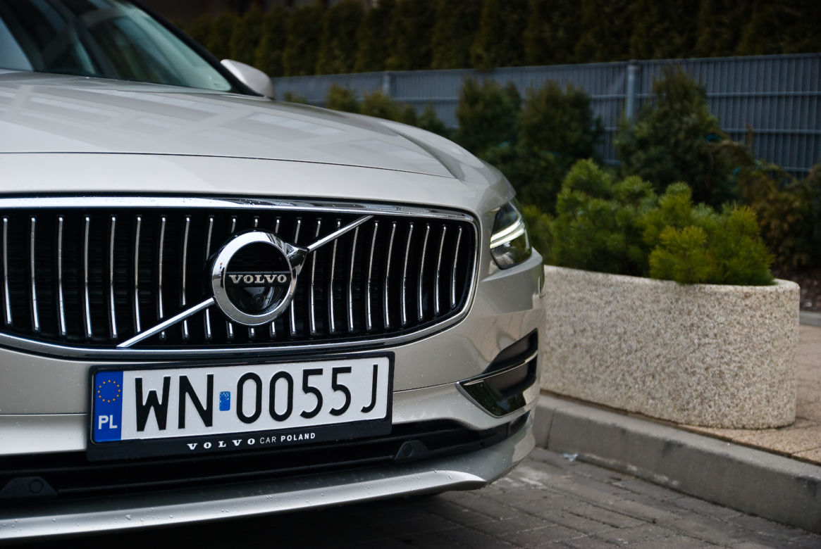 Volvo S90 D4