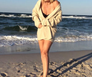 GRAŻYNA SZAPOŁOWSKA
