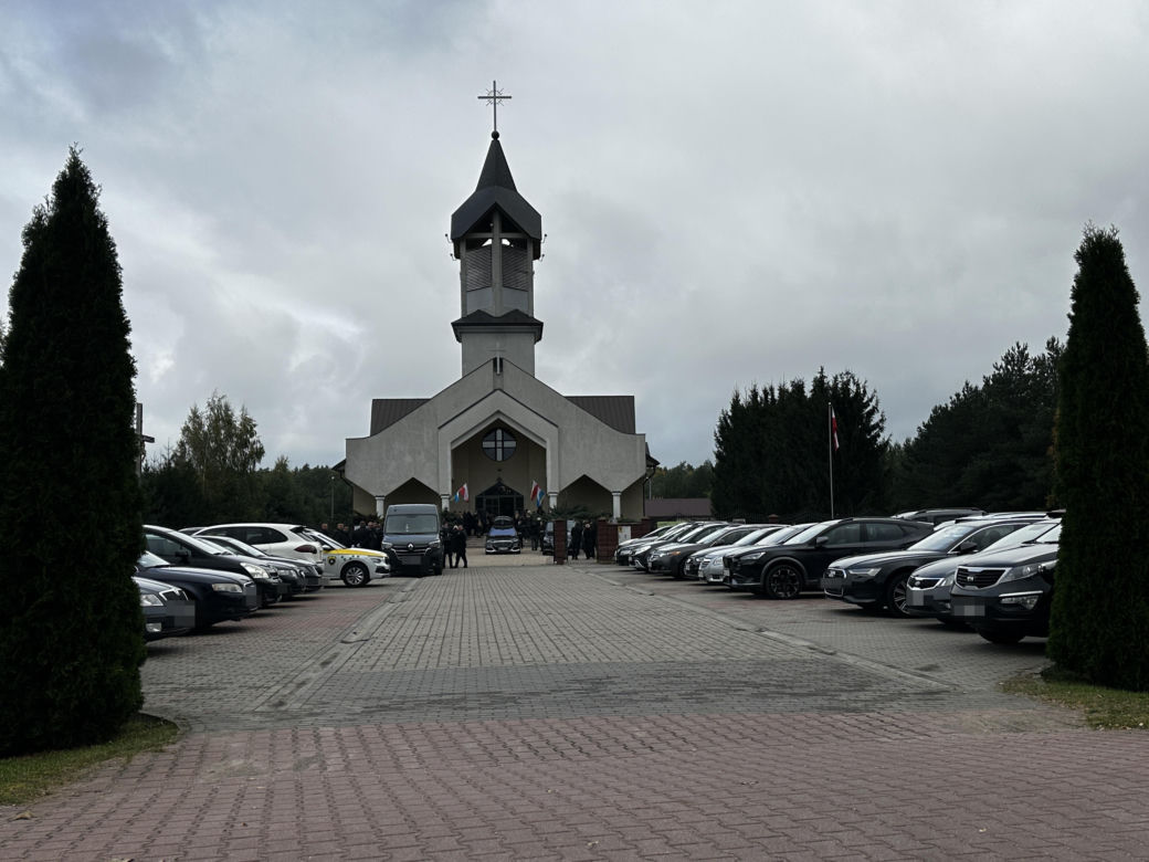 Woźna zginęła w szkole z rąk 15-latka. Bliscy pożegnali Darię. "Oddała życie za innych"