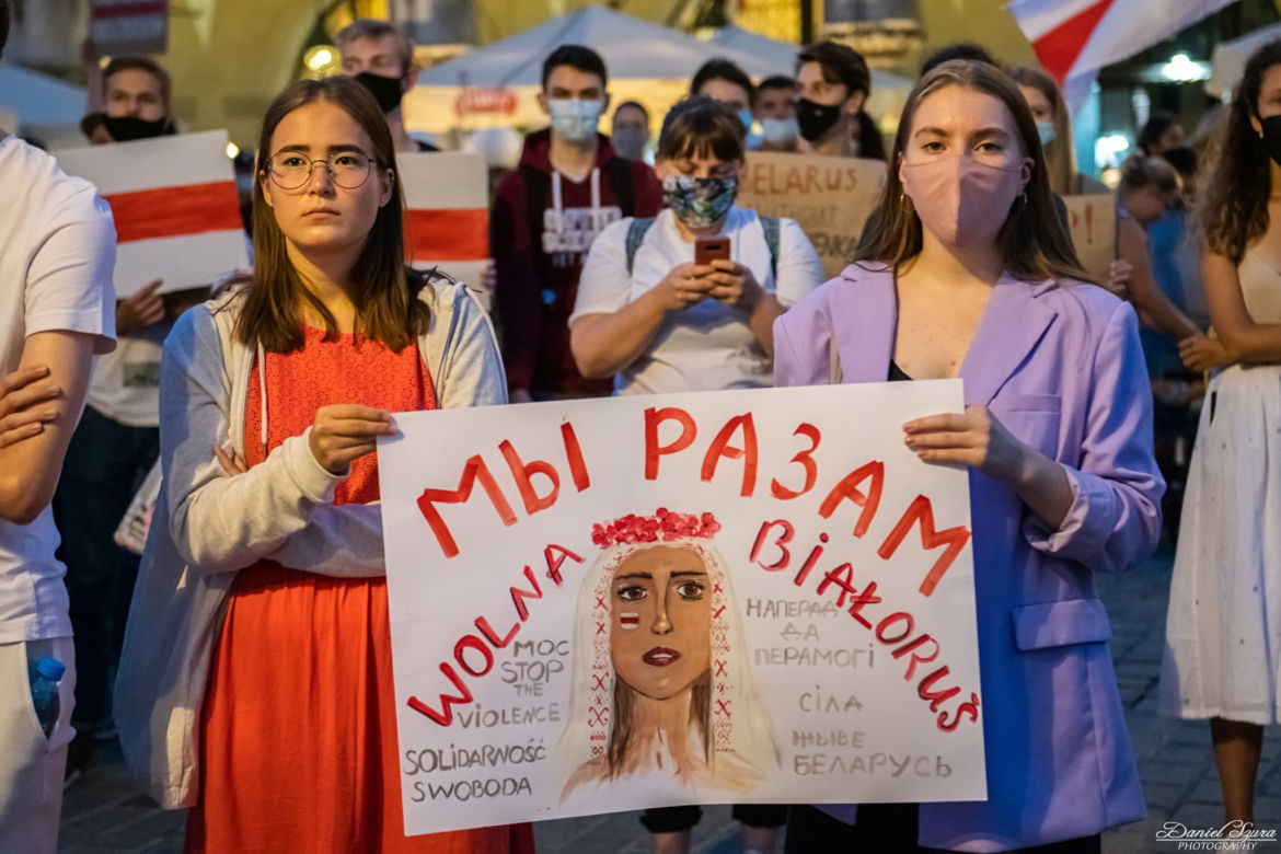 Manifestacja Białorusinów na rynku w Krakowie. "Precz z Łukaszenką!"