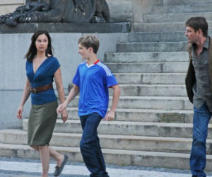 „Missing: Zaginiony”. Rebecca Winstone (Ashley Judd), Paul (Sean Bean), Michael (Nick Eversman)