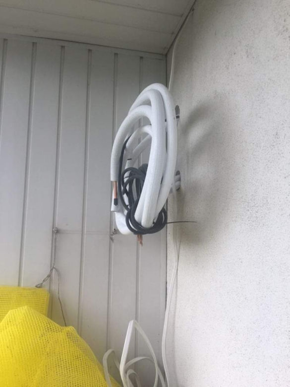 Kraków. Elektryk wziął zaliczkę, a prace utknęły. Niewidomy pan Kazimierz przez nierzetelnego fachowca nie może dokończyć remontu