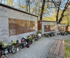 Rok temu zmarł syn Lecha Wałęsy - tak wygląda jego grób