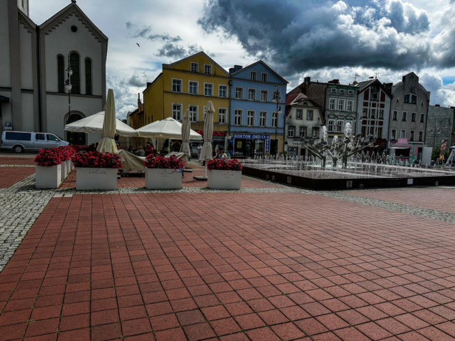Adam stanął w obronie ukochanej, skatowali go na śmierć. Spoczął obok swoich braci