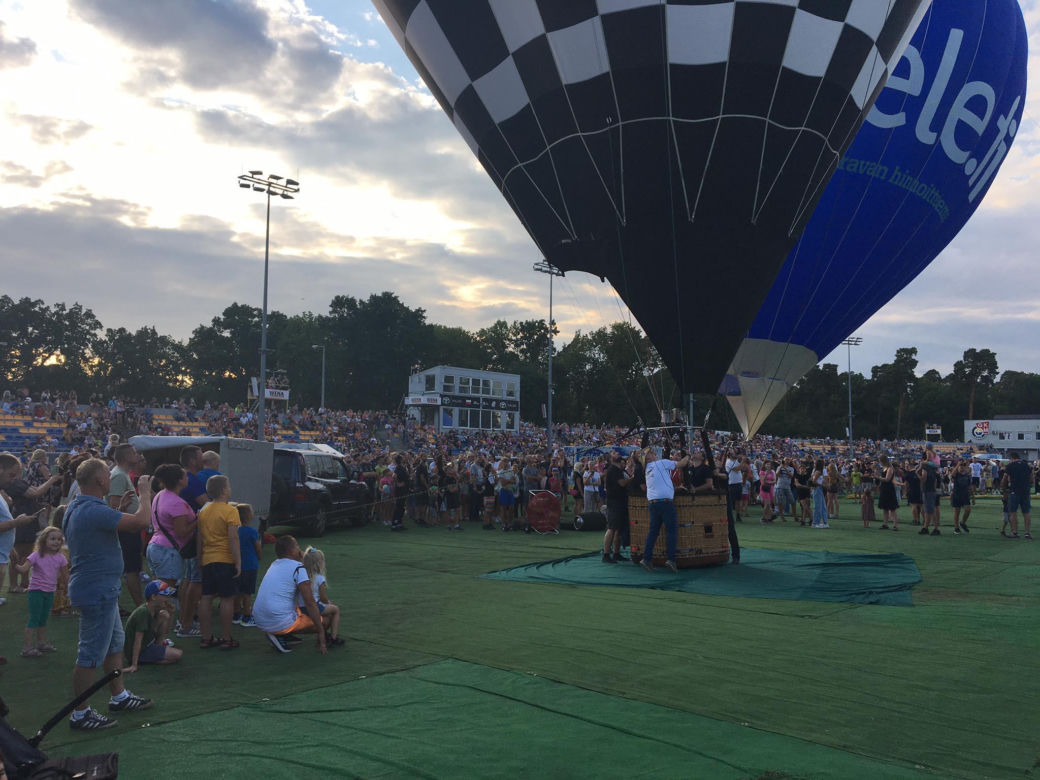 Fiesta balonowa na stadionie GKM-u Grudziądz