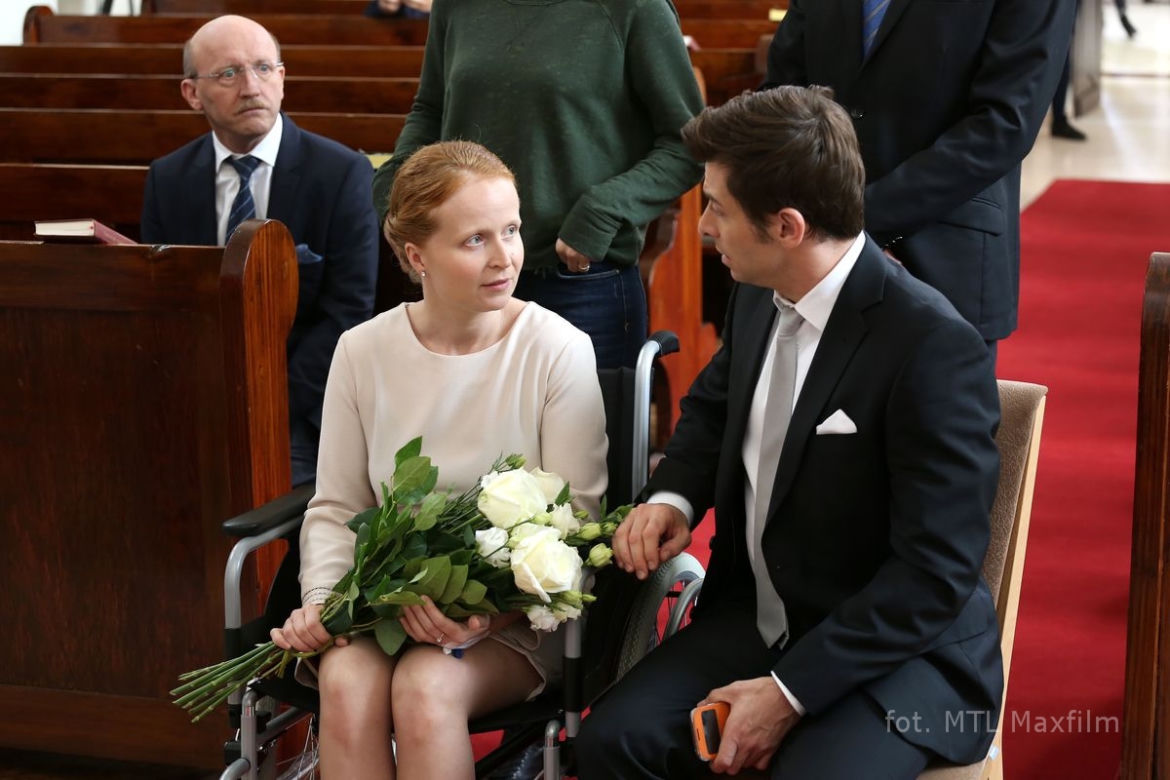 M jak miłość odc. 1111. Ewa (Dominika Kluźniak), Marek (Kacper Kuszewski), Jerzy Kolęda (Artur Barciś)