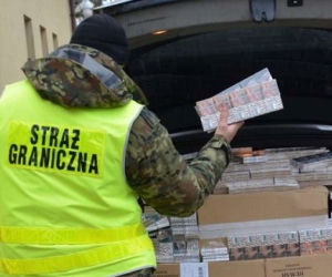 Podlaskie. Przemytnik zatrzymany po pościgu. Audi WYPEŁNIONE papierosami 