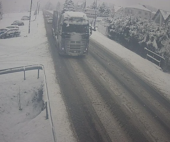 Potężne opady śniegu na południu Polski. Utrudnienia na Zakopiance