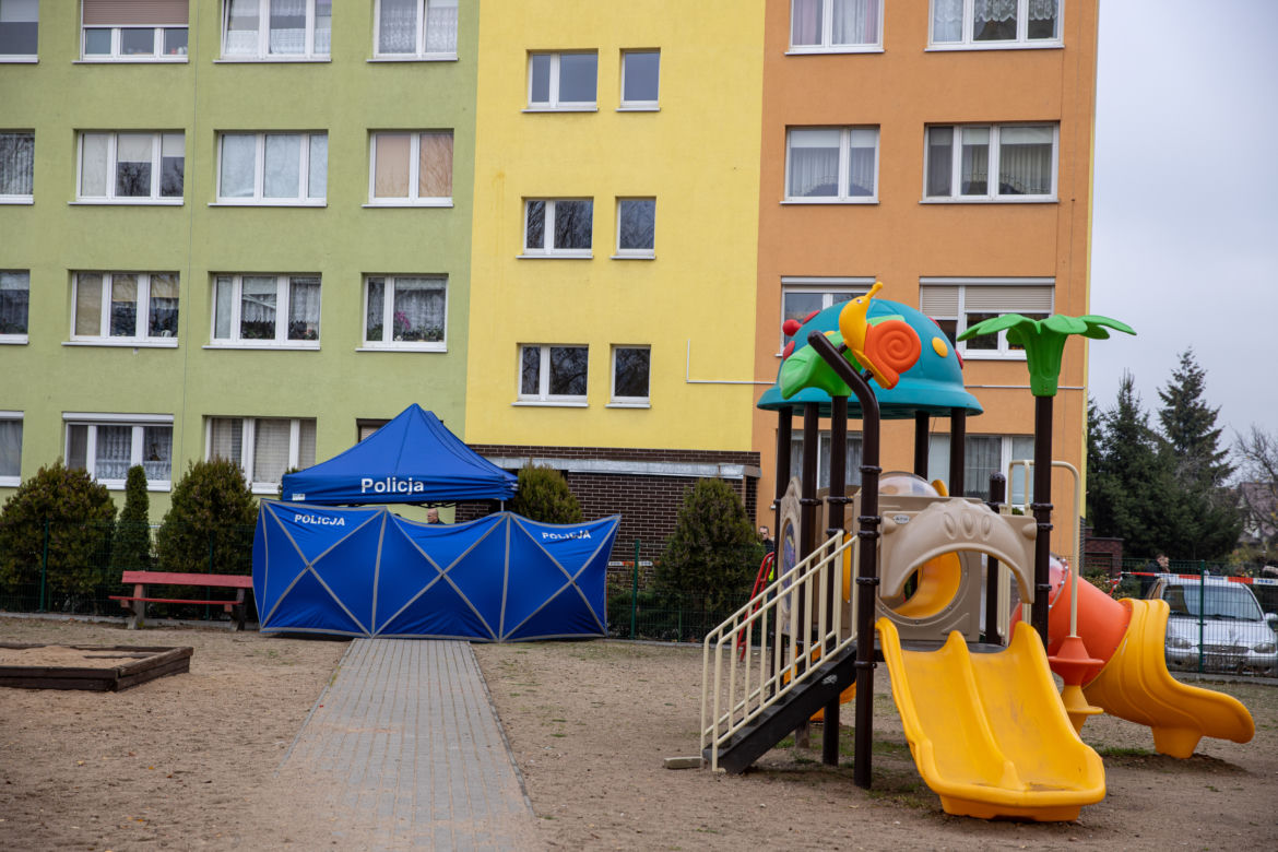 Policjant zastrzelił 21-latka na placu zabaw