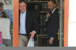 DUDA Z RODZINĄ.