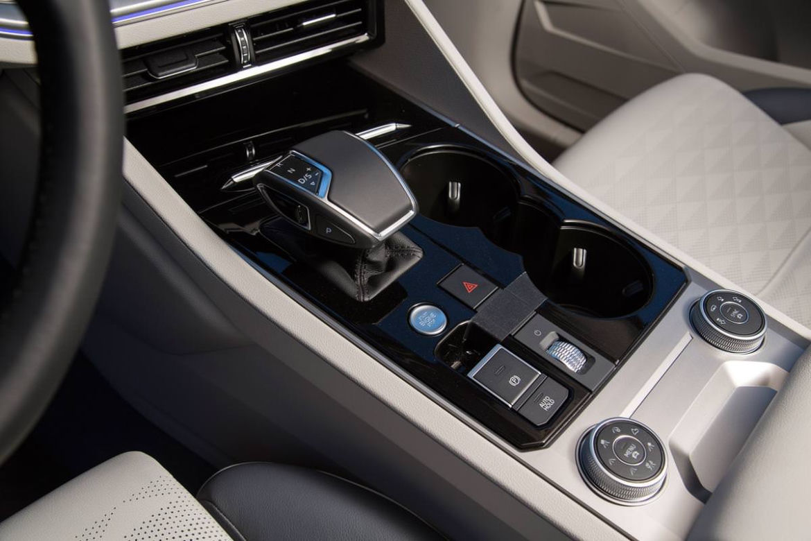 Zamaskowany Volkswagen Touareg