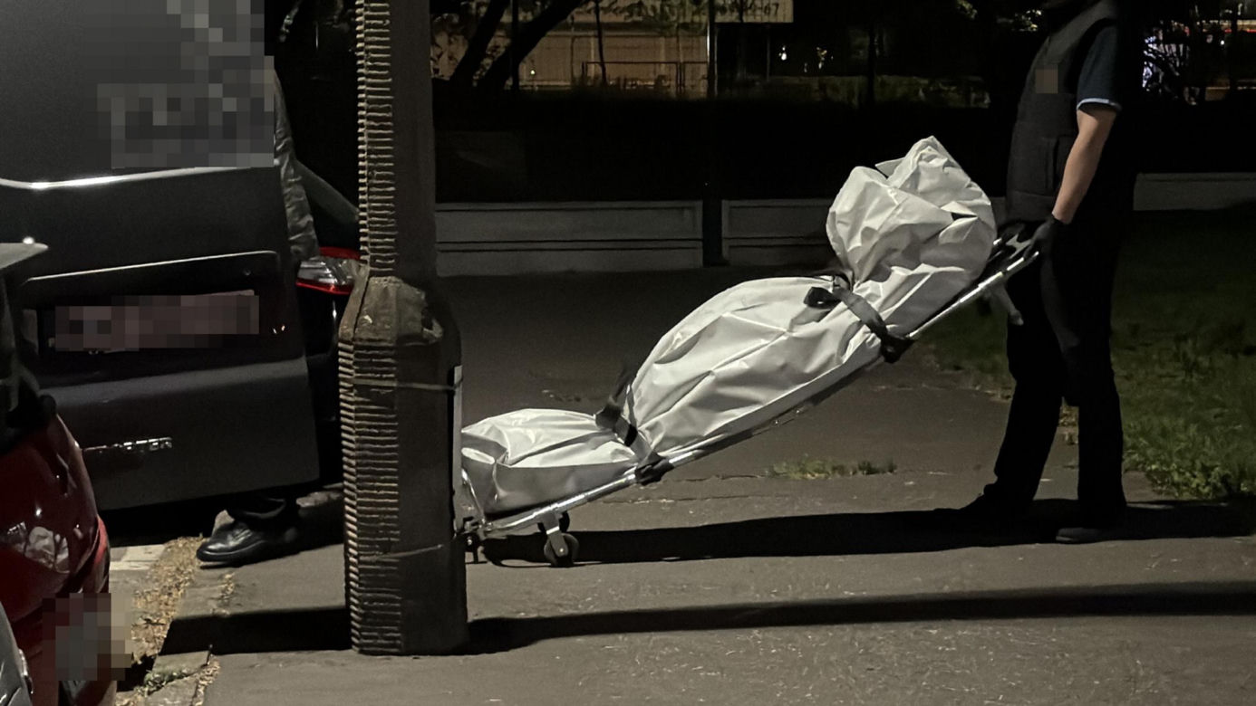 Szok na Żoliborzu! Mężczyzna runął z trzeciego piętra, w mieszkaniu drugie ciało
