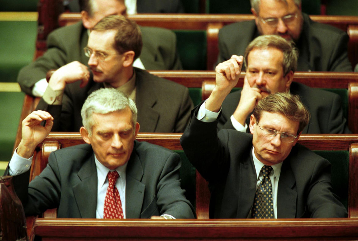 AI wybrała 5 najlepszych polityków w Polsce ostatnich 30 lat!