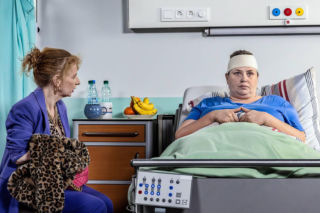 Pierwsza miłość odc. 4245. Karolina Kazanowa (Elżbieta Romanowska), Róża (Rozalia Mierzicka)