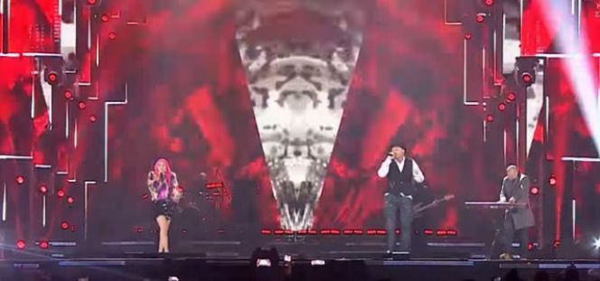 Playback Luisa Fonsi to pestka przy tym zespole - facet 'śpiewał' damskim głosem na Sylwestrze Marzeń! 