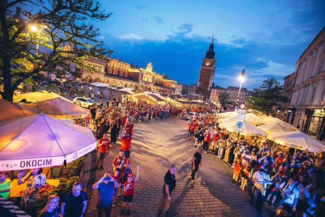 Tłumy kibiców na fecie Wisły Kraków po awansie do Ekstraklasy. Znajdź się na zdjęciach!