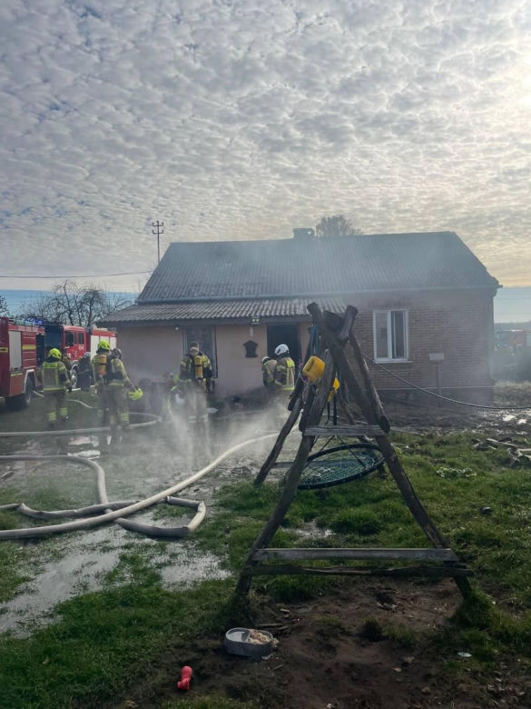 Dzielnicowa z Ostrowa Lubelskiego uratowała sześć zwierząt z płonącego domu