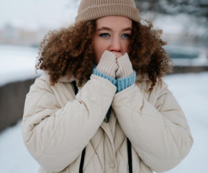 Te fryzury są idealne do noszenia z czapką