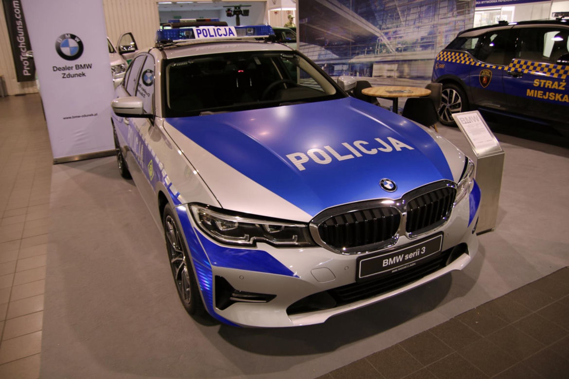Policyjne radiowozy NA BOGATO! Nowe, oznakowane BMW robi wrażenie