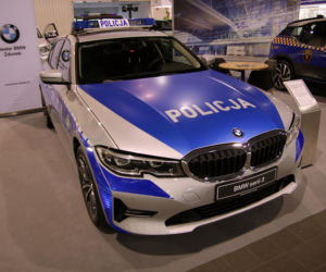Policyjne radiowozy NA BOGATO! Nowe, oznakowane BMW robi wrażenie
