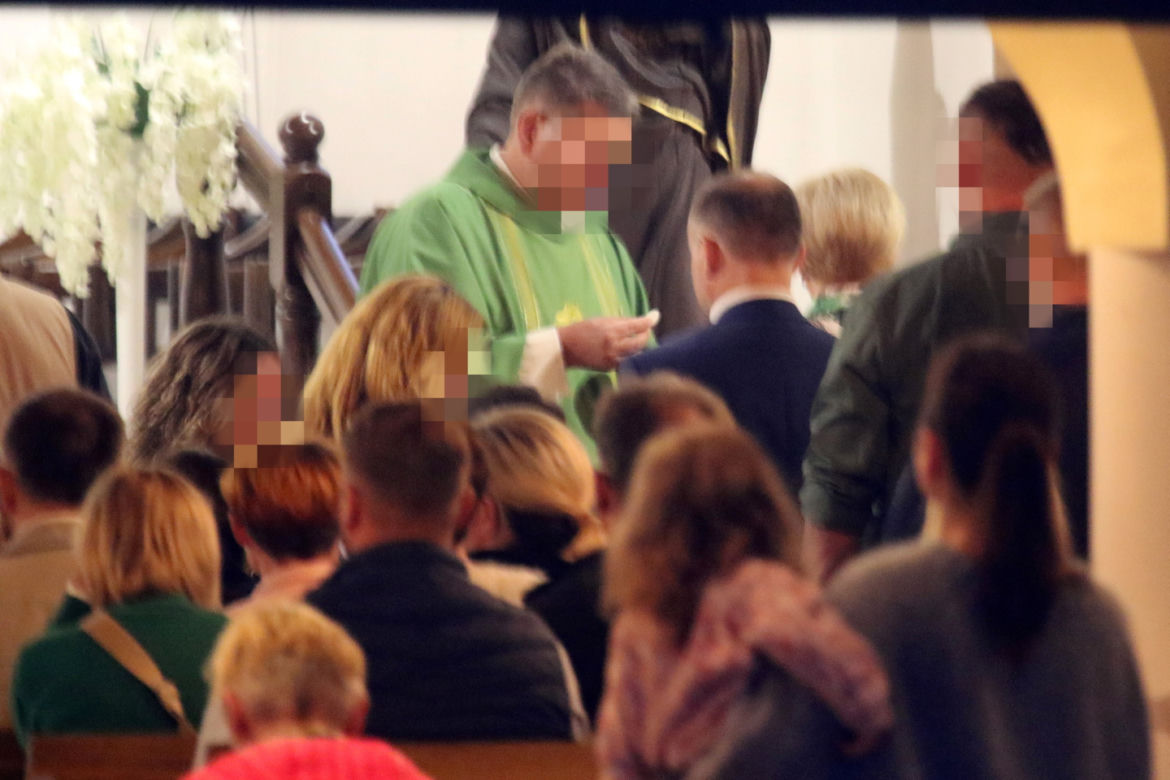 Agata Duda i Andrzej Duda w kościele w Juracie 