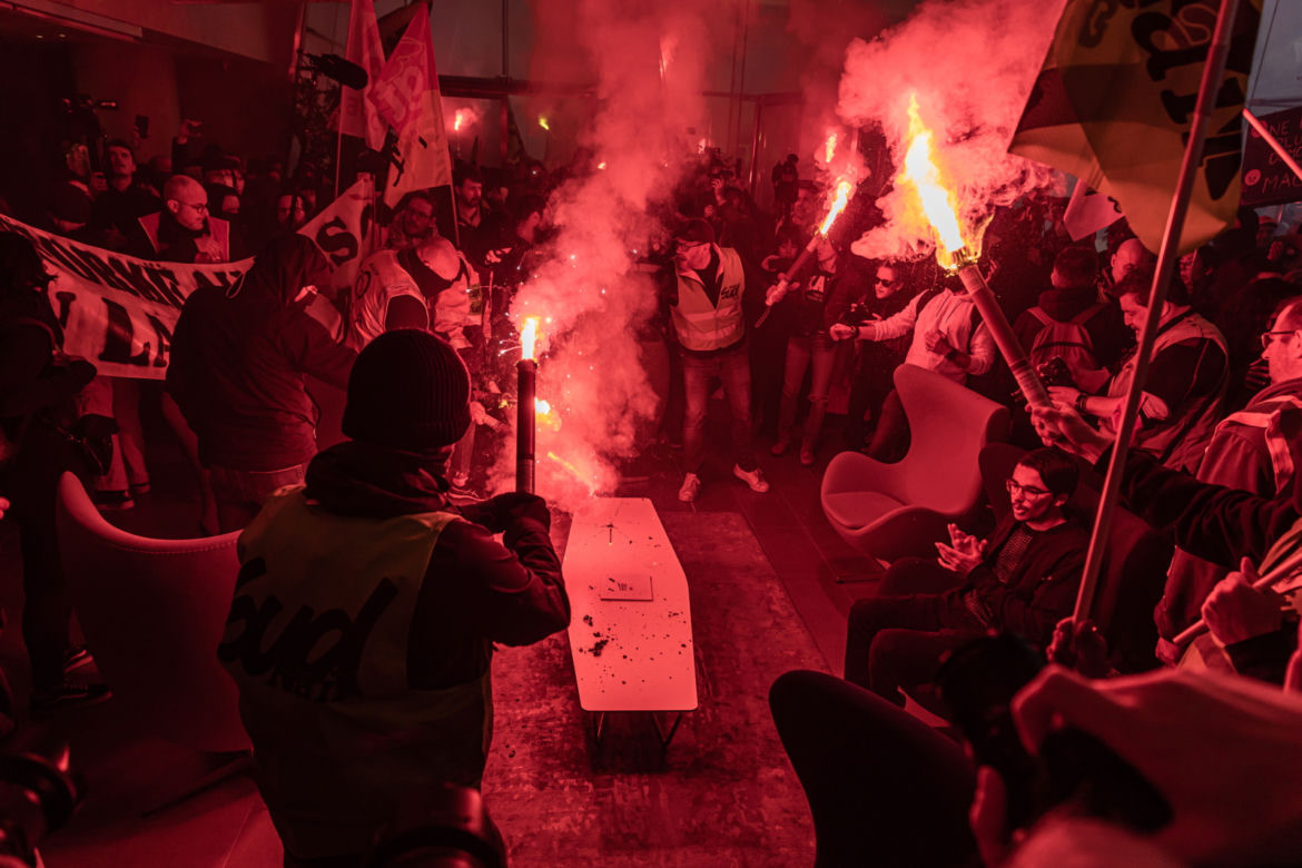 Demonstracja przeciwko reformie emerytalnej w Paryżu