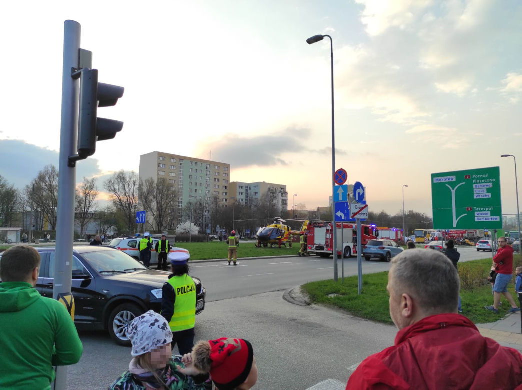 Toyota potrąciła pieszą na Ursynowie. W akcji śmigłowiec LPR
