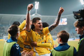 Strzelali przed przerwą, bronili po przerwie. Motor - Korona 2-0 [AUDIO]