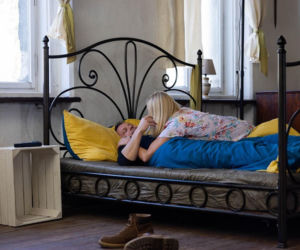 Pierwsza miłość, odcinek 4146. Emilka (Anna Ilczuk), psychol Mateusz (Lesław Żurek)