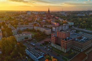 To największe miasto w województwie śląskim. Jednak nie zawsze posiadało prawa miejskie