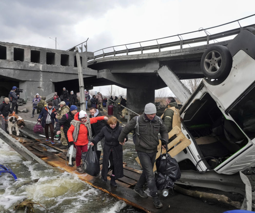 Już prawie 2 MILIONY obywateli Ukrainy uciekły przed wojną. Rosja celowo wywołuje katastrofę humanitarną