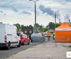 Bełchatowianie przeszli kolejne testy na koronawirusa w punkcie drive-thru 