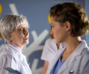 Lekarze 4 sezon odcinek 7 (odc. 46). Prof. Pekold (Anna Polony), Basia (Aleksandra Hamkało)