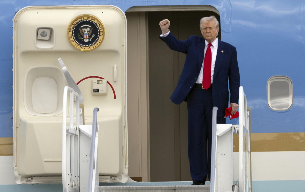 Luksusowy samolot Trumpa! Złote ściany, luksus aż kapie!