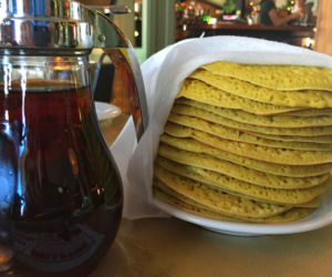 Ployes – kanadyjskie naleśniki z mąki gryczanej, które robią się same. Sekret północnej kuchni w domowej wersji