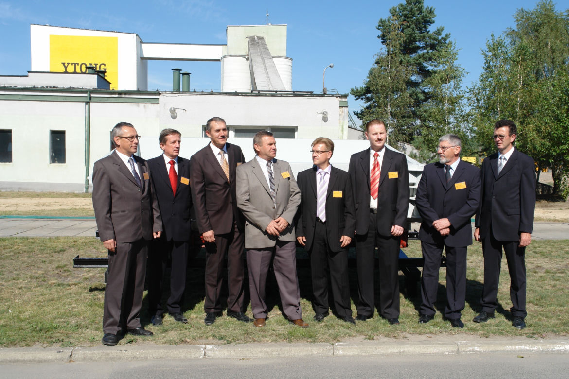 Otwarcie fabryki w Pile, (od lewej) Tomasz Ruta, Roman Winiarczyk, Ireneusz Szelągowski, Ryszard Piechocki, Siegfried Knoppik, Wojciech Beliński, Kazimierz Głowala, Dr Hartmut Walther