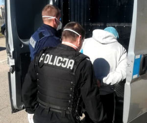 Ze strachu przed koronawirusem oddał się w ręce policji